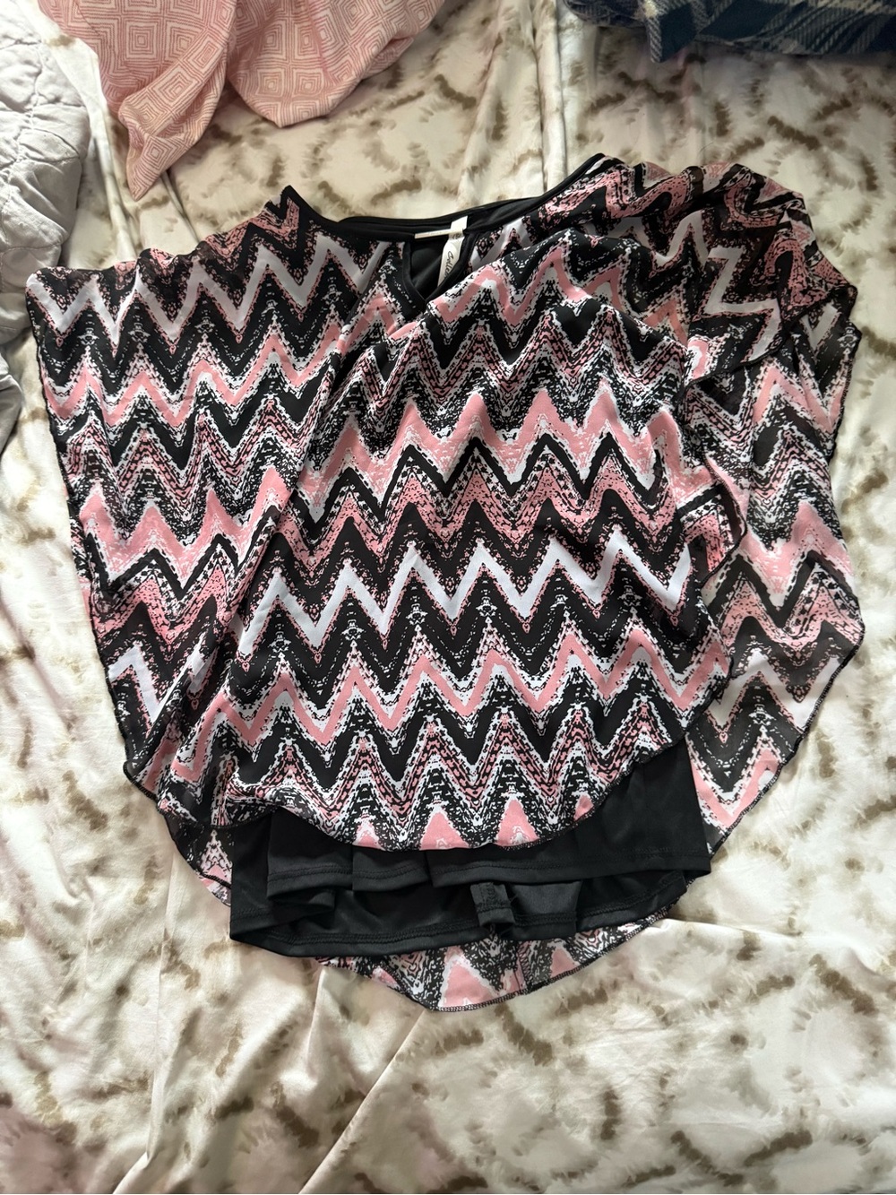 NY Collection Pink & Black Zigzag Blouse